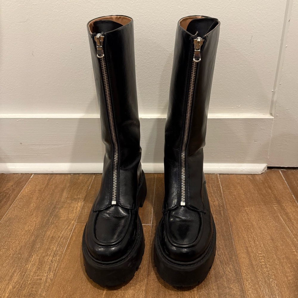 Steve Madden Black Leather Rinza Boots Size 8
Great condition - Picture 2 of 4